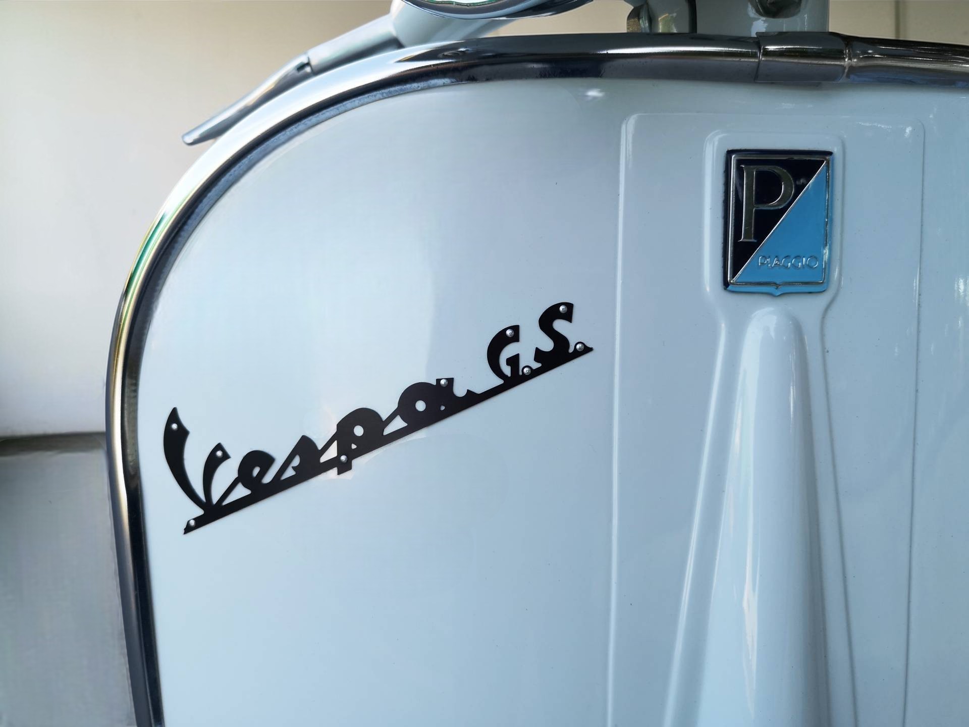 1962 Vespa GS160 emblem detail