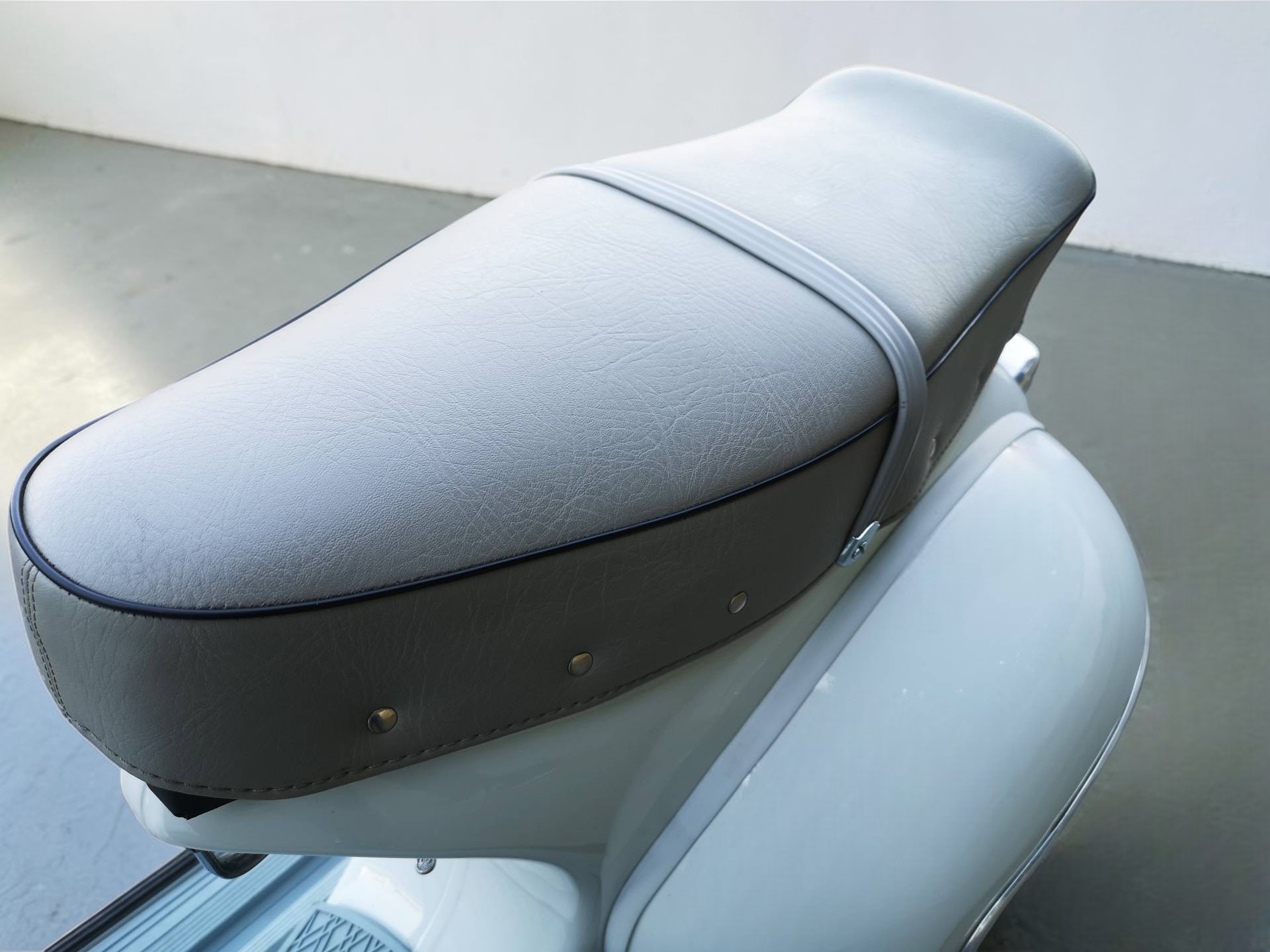 1962 Vespa GS160 seat detail
