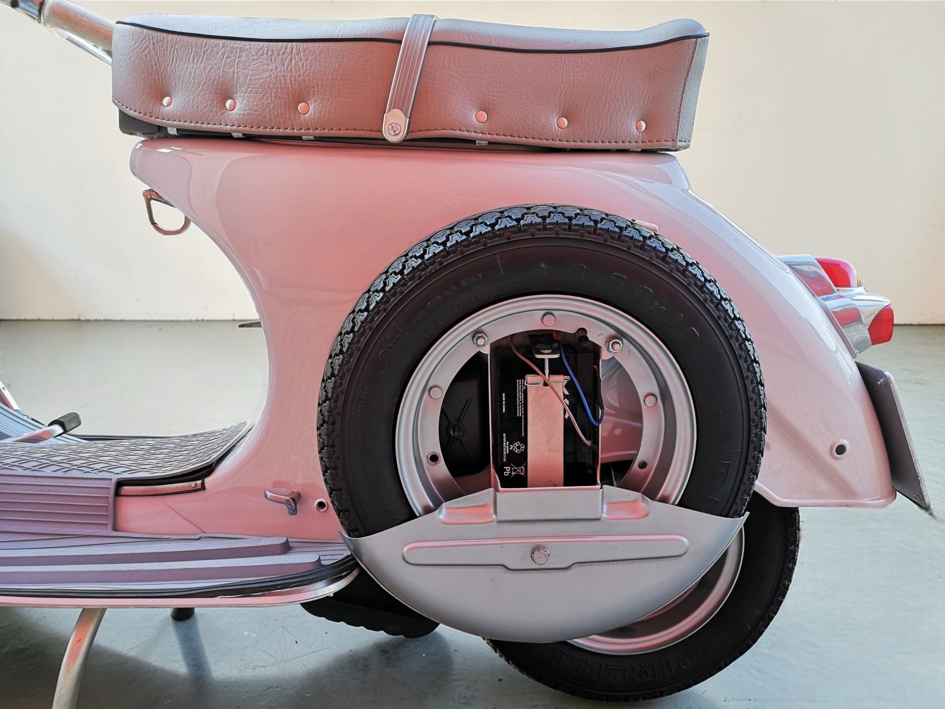 1962 Vespa GS160 spare wheel detail
