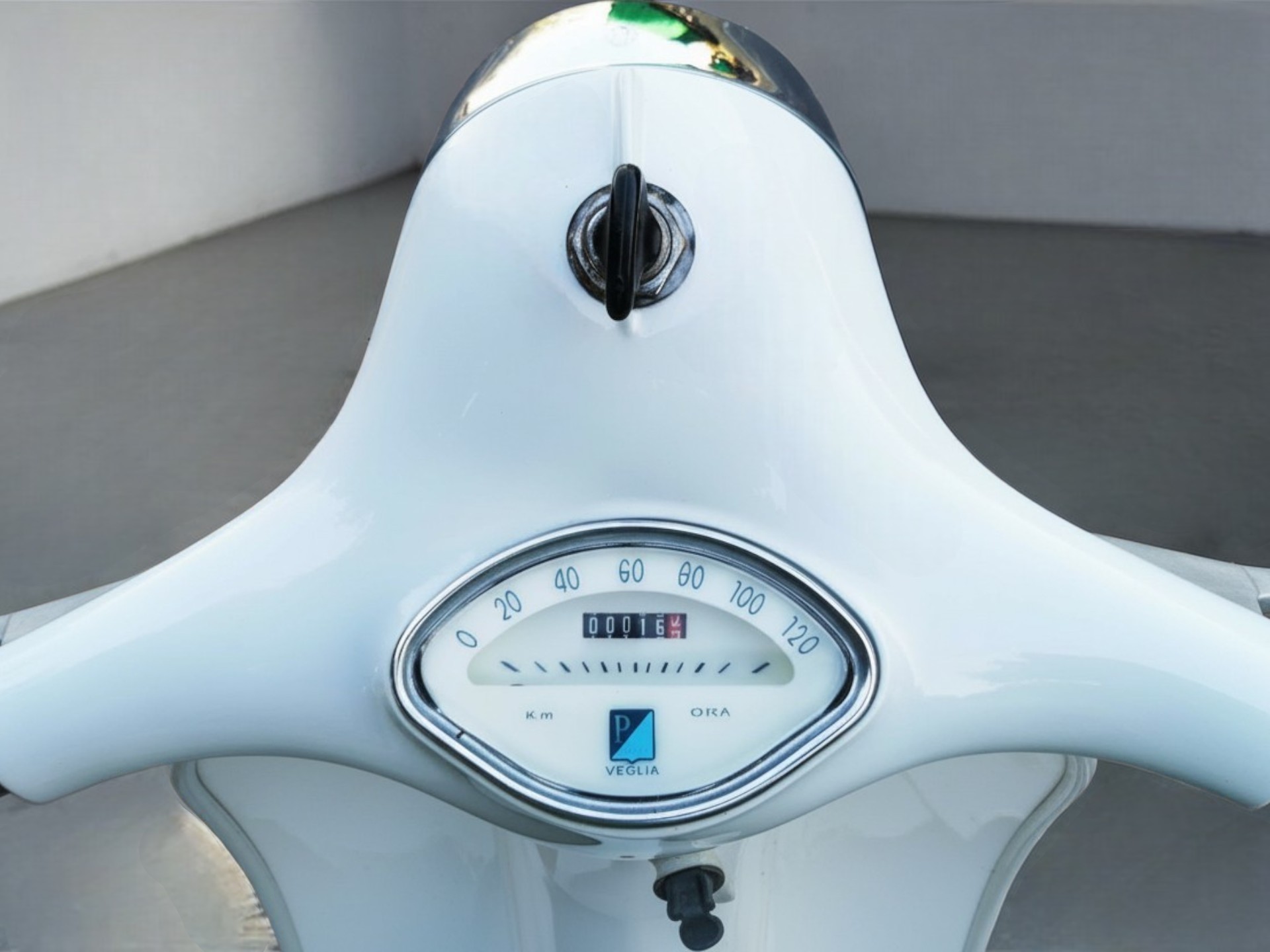 1962 Vespa GS160 speedometer detail