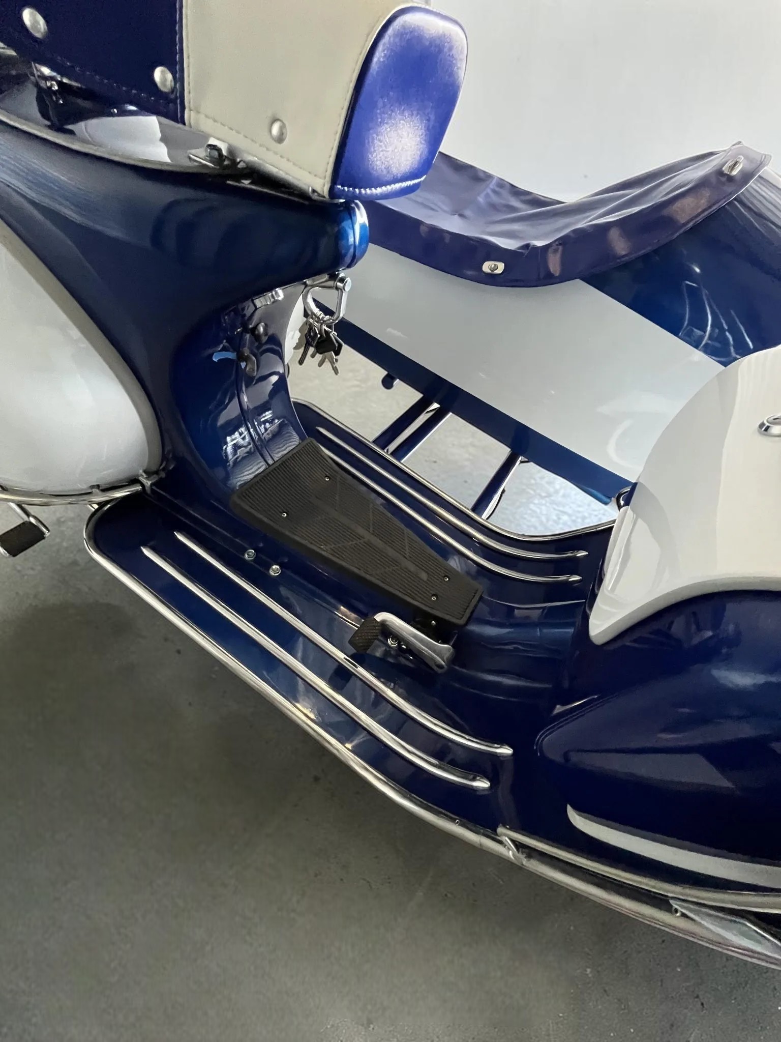 1962 Vespa VBB with Sidecar floor runners detail
