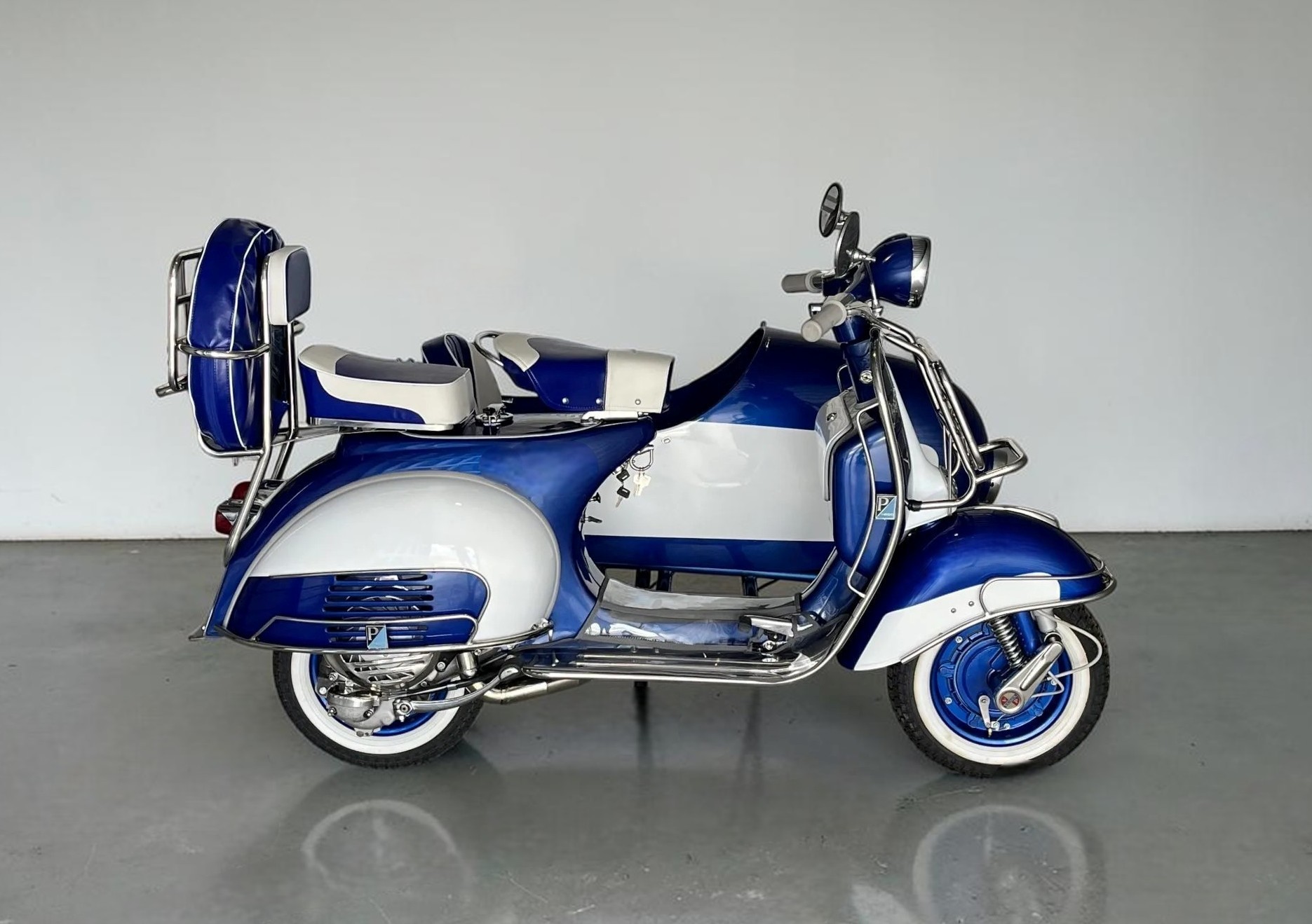 1962 Vespa VBB with Sidecar main right view