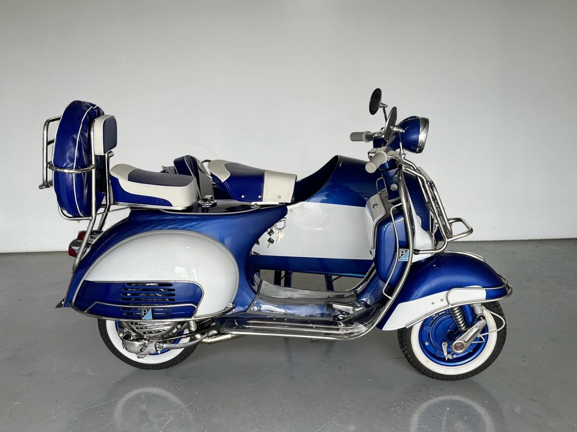 1962 Vespa VBB with Sidecar right view