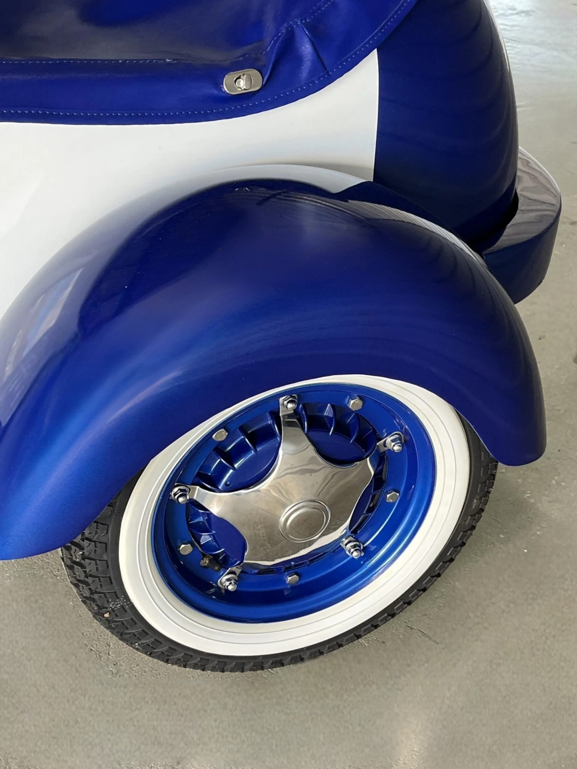 1962 Vespa VBB with Sidecar sidecar wheel detail