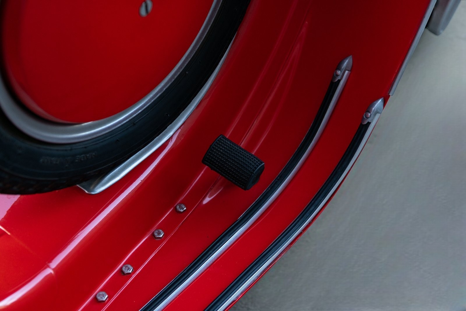 1970 Vespa SS90 Super Sprint floorboard view
