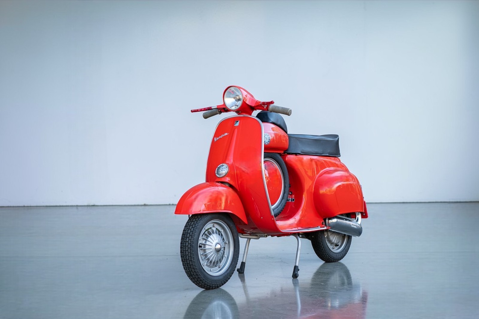 1970 Vespa SS90 Super Sprint front left view