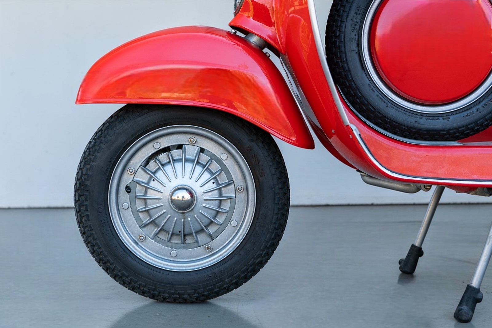 1970 Vespa SS90 Super Sprint front wheel left view