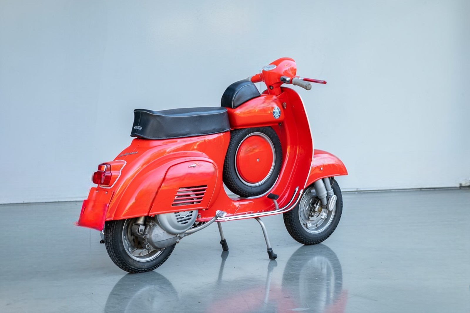 1970 Vespa SS90 Super Sprint right side view