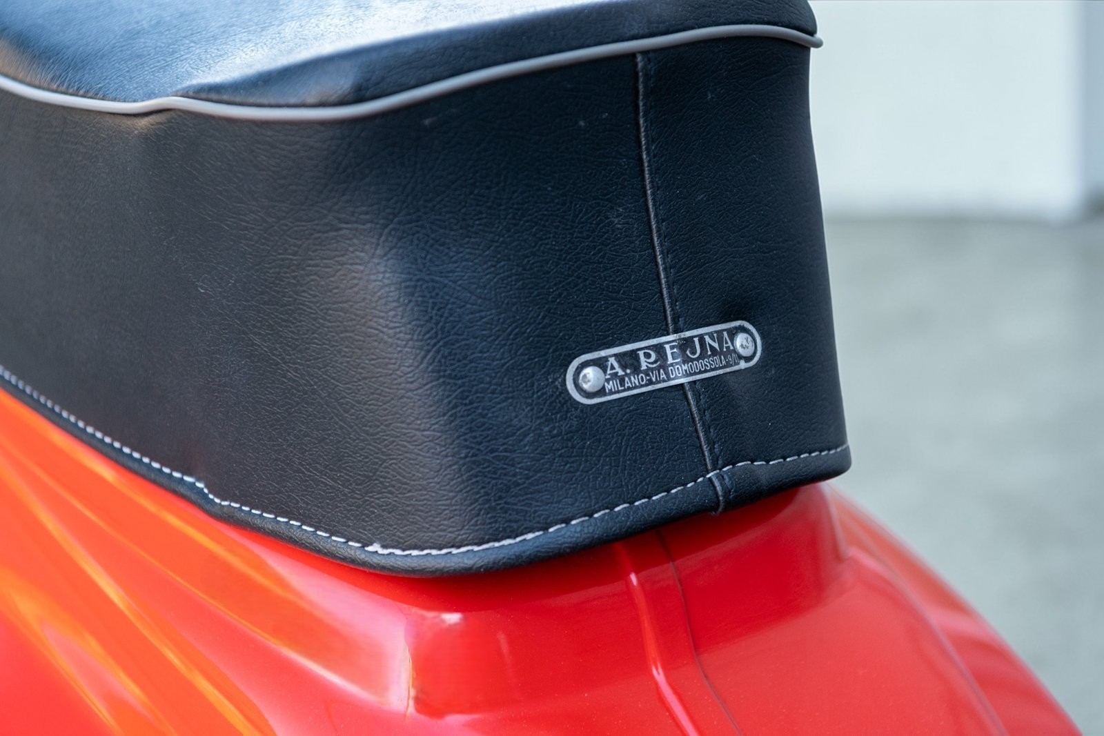 1970 Vespa SS90 Super Sprint seat detail