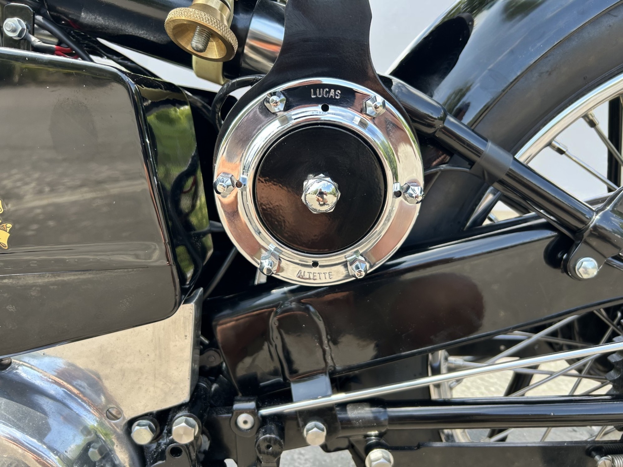 1939 Vincent-HRD Model Comet Series A 498cc lucas detail