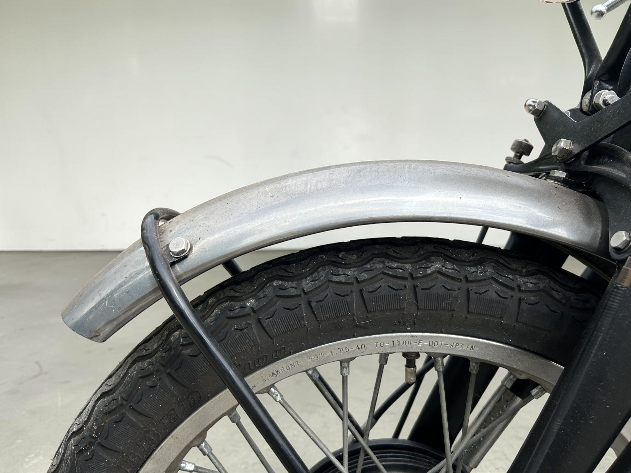1952 Vincent Model Black Shadow Series C front fender detail