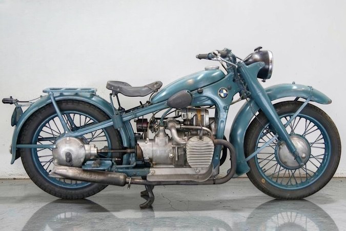1939 BMW R12 WW2 military motorcycle